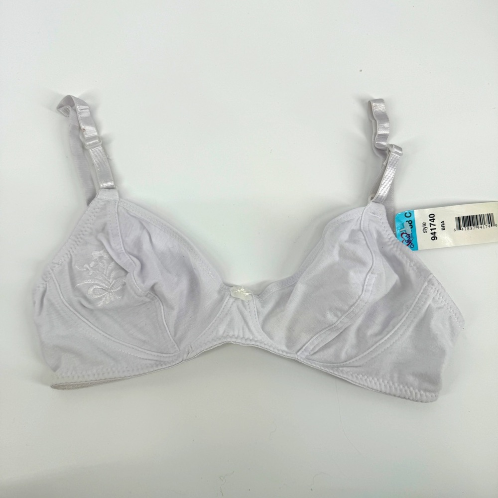 Vintage NEW Jolie intimates white floral embroidered bra